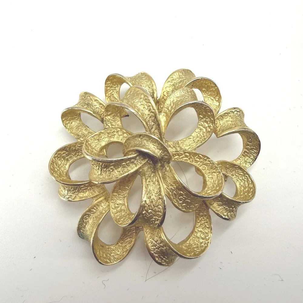 Beautiful Weeping Gold Tone Texture‎ Rosette Bow Style Brooch 2